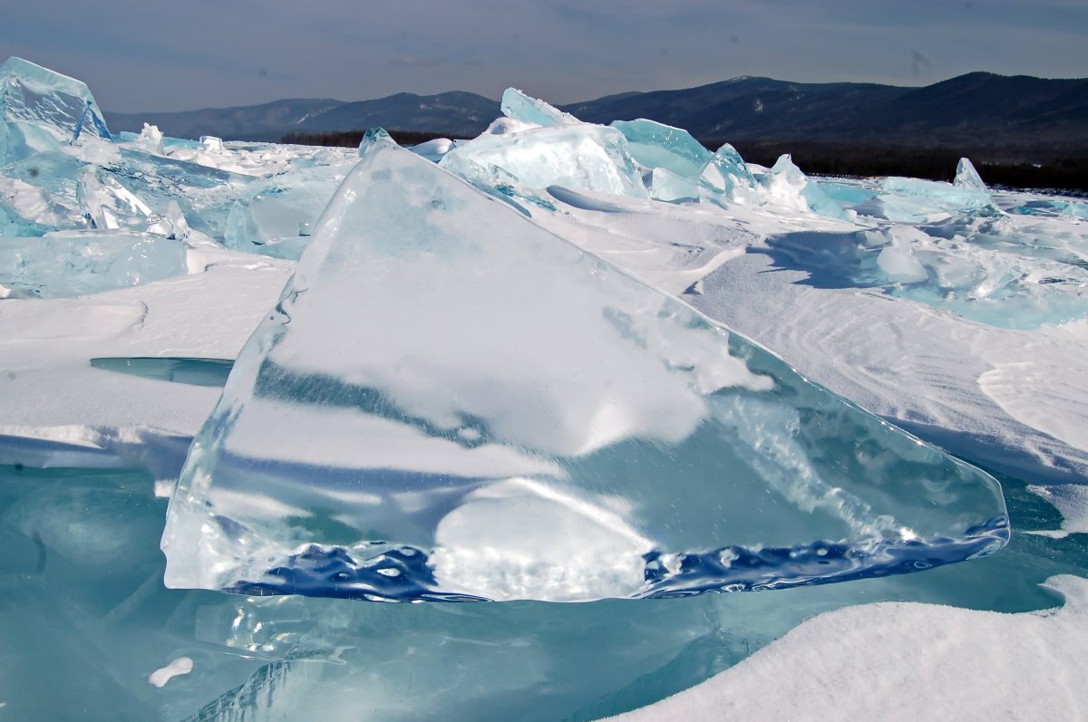 Ледовый купить. Таяние льда на Байкале. Альпийский лед. Тающий лед на Байкале.